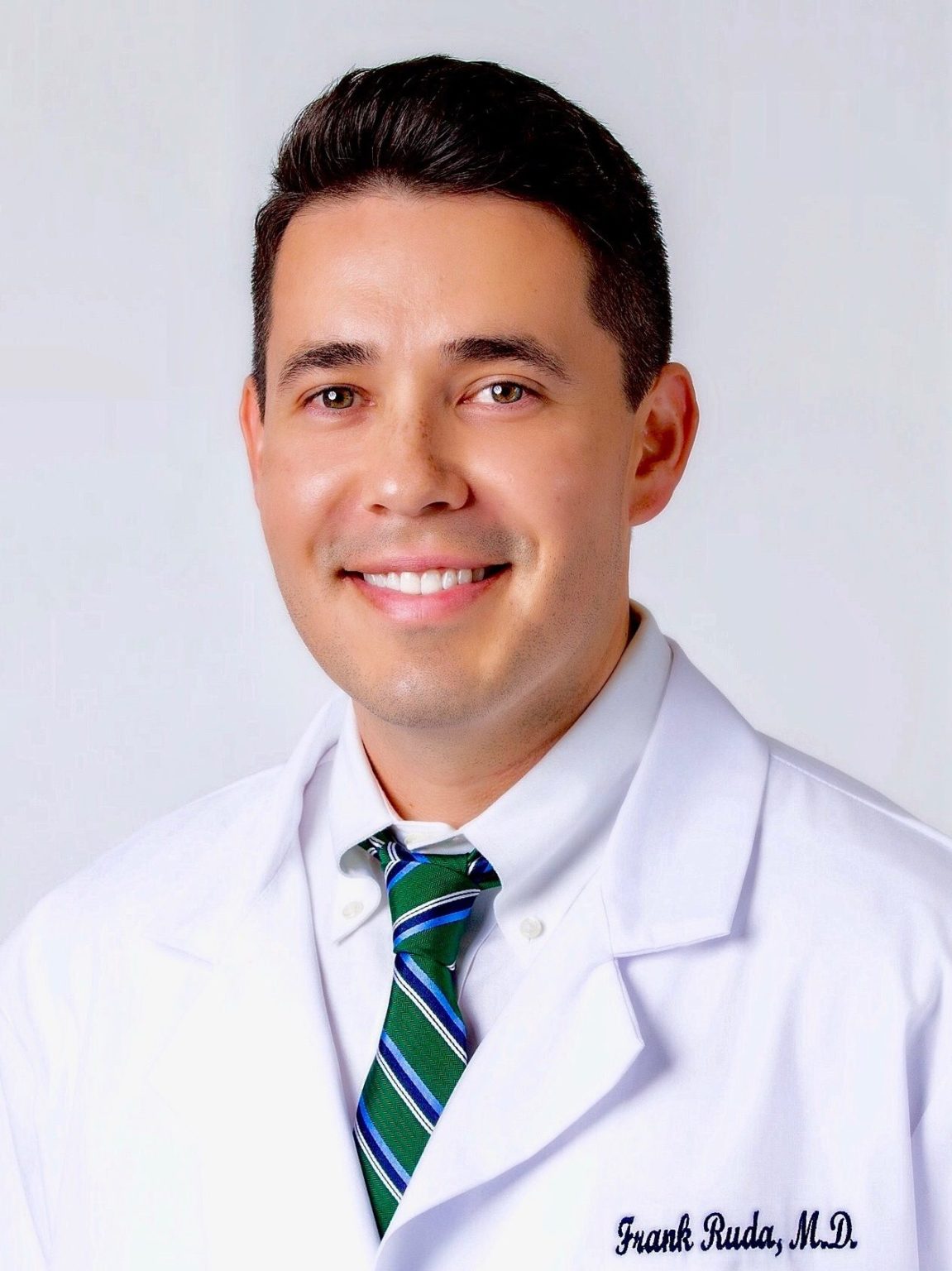 Frank J. Ruda, M.D. Especialista en Retina Berkeley Eye Center